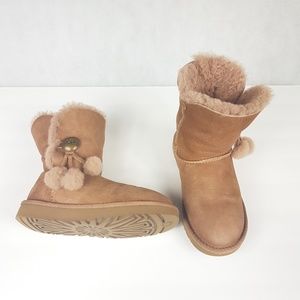 UGG W Bailey Button Puff Boots Sandalwood Size 5